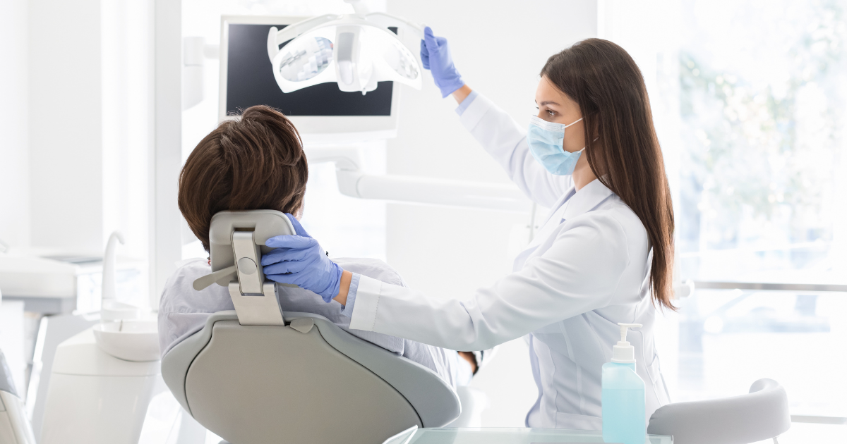 Technik dentystyczny poszukiwany. Gdzie najlepiej szukać zatrudnienia?